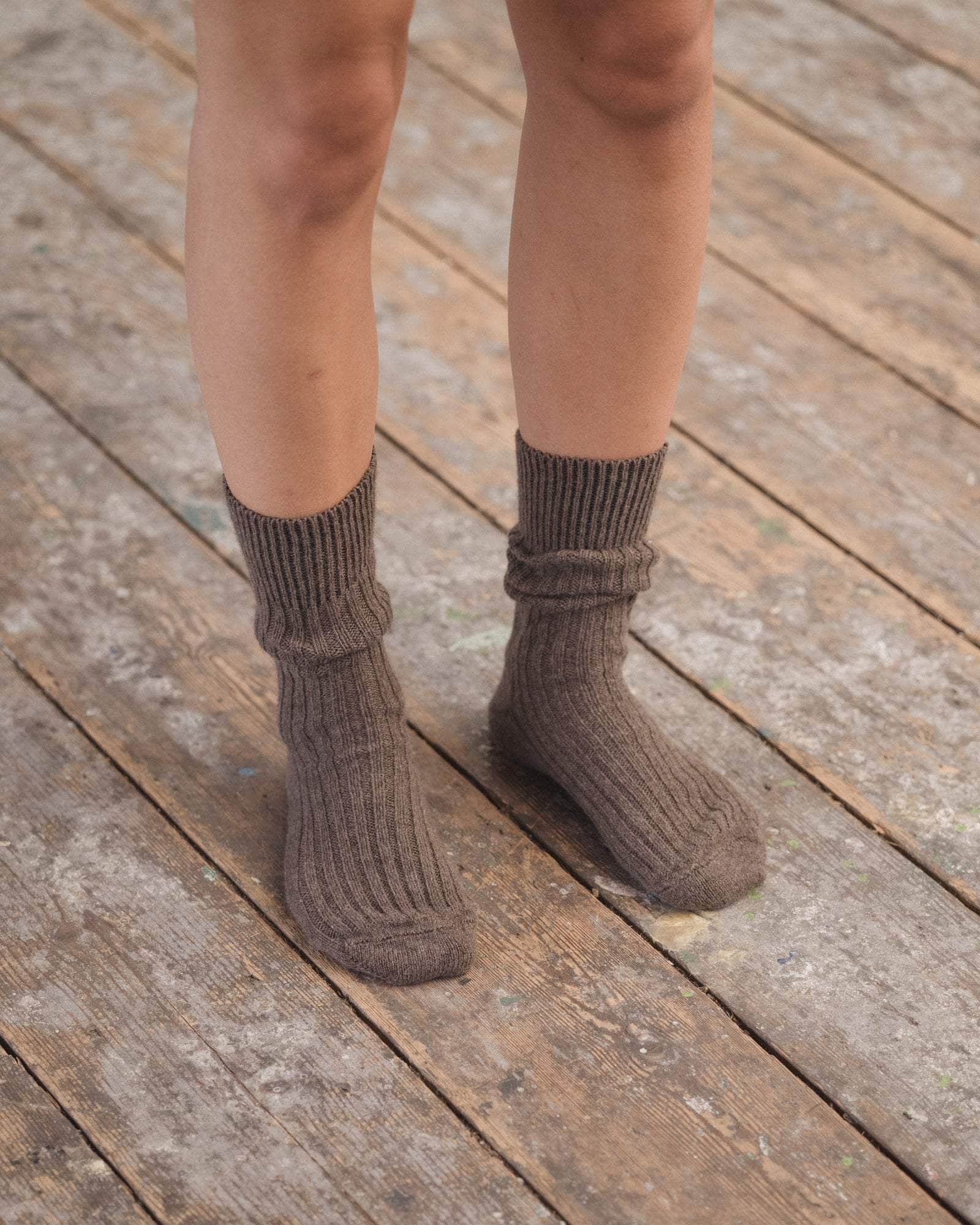 リブ編みミディアムソックス in Teak Brown | リサイクル・カシミア