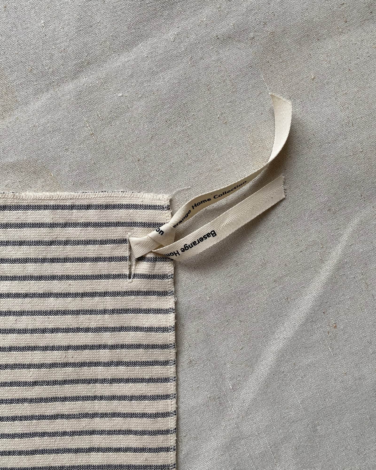 BASERANGE Bathroom BLACK STRIPES / 100x60cm Repair- Shell Towel