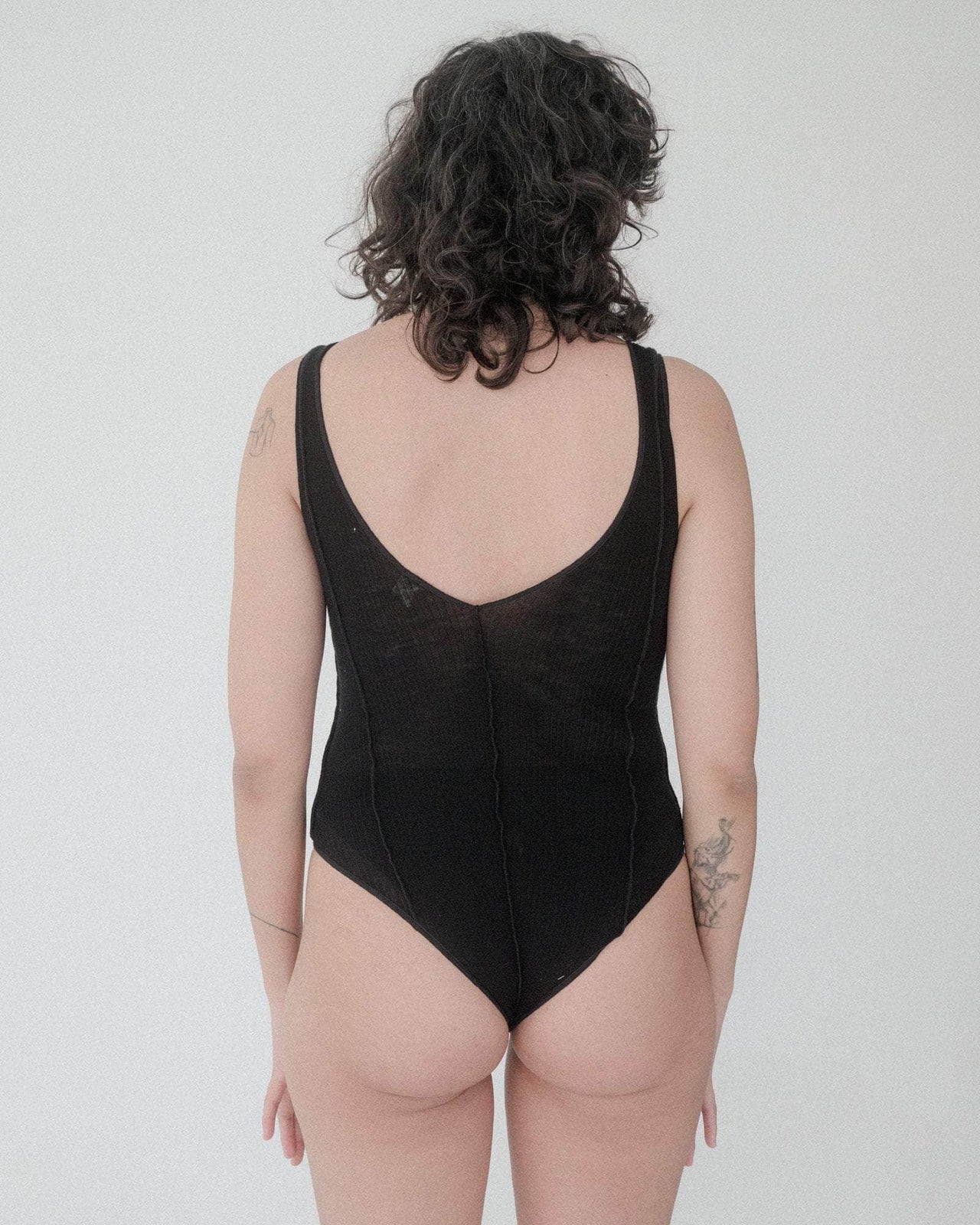 Vein Body in Black | Fine wool rib | en | Baserange 