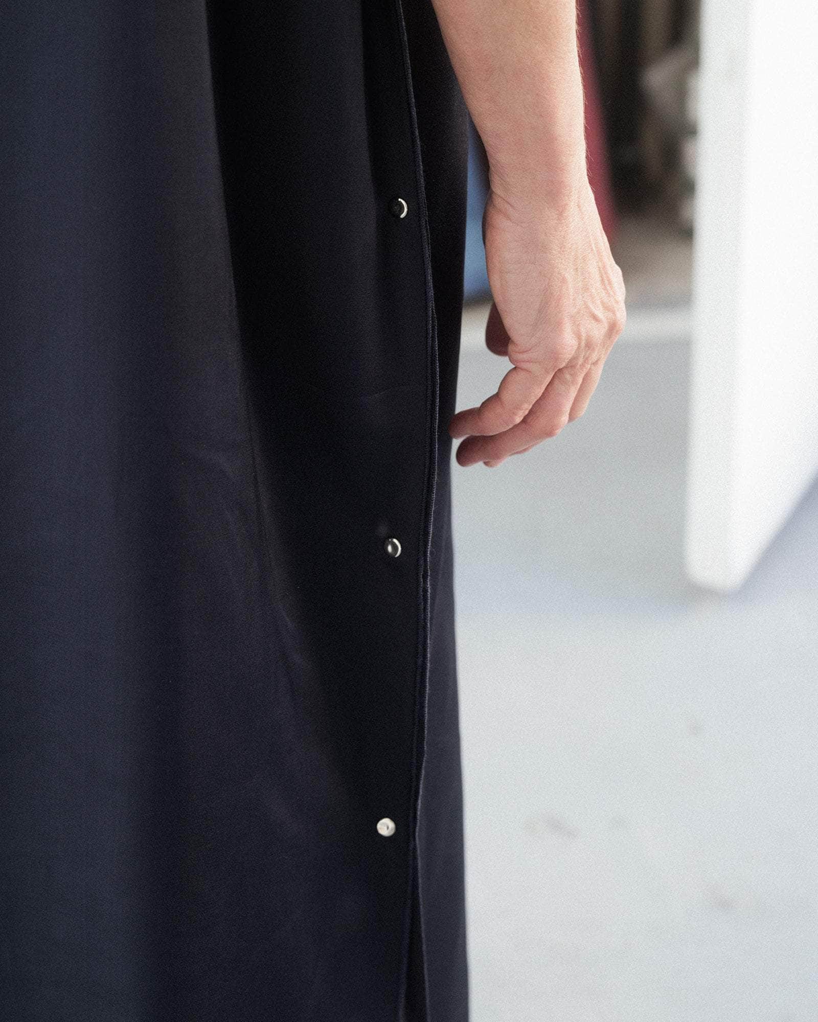 Clavo Dress in Blue Black | Ecovero satin | en | Baserange