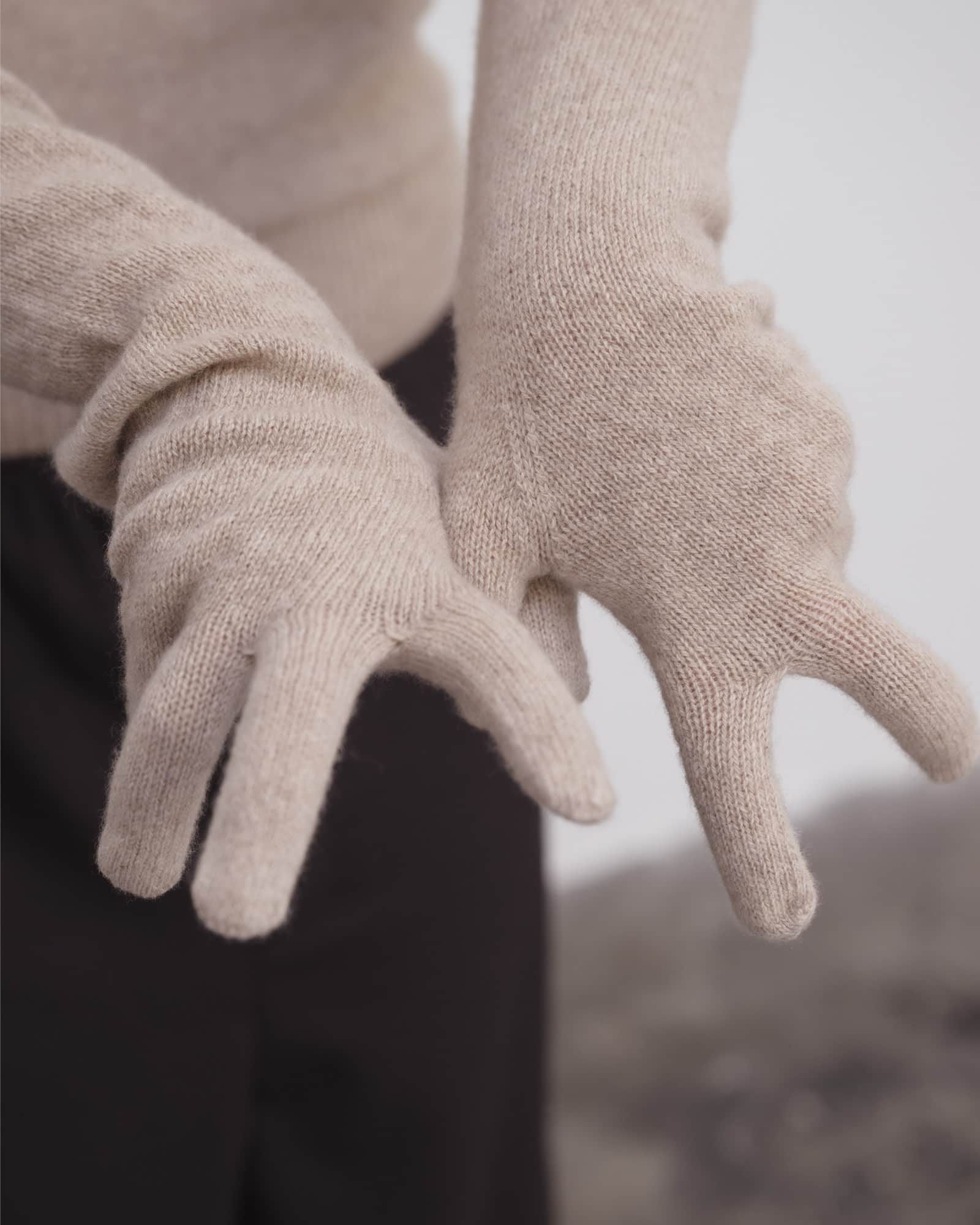 BASERANGE Gloves CAMEL / ONE SIZE Whit Gloves