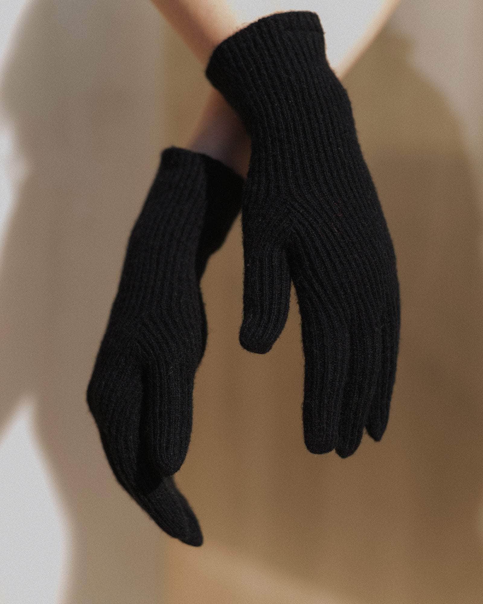 BASERANGE KNITTED BLACK / ONE SIZE WHIT BEANIE & RIBBED GLOVES