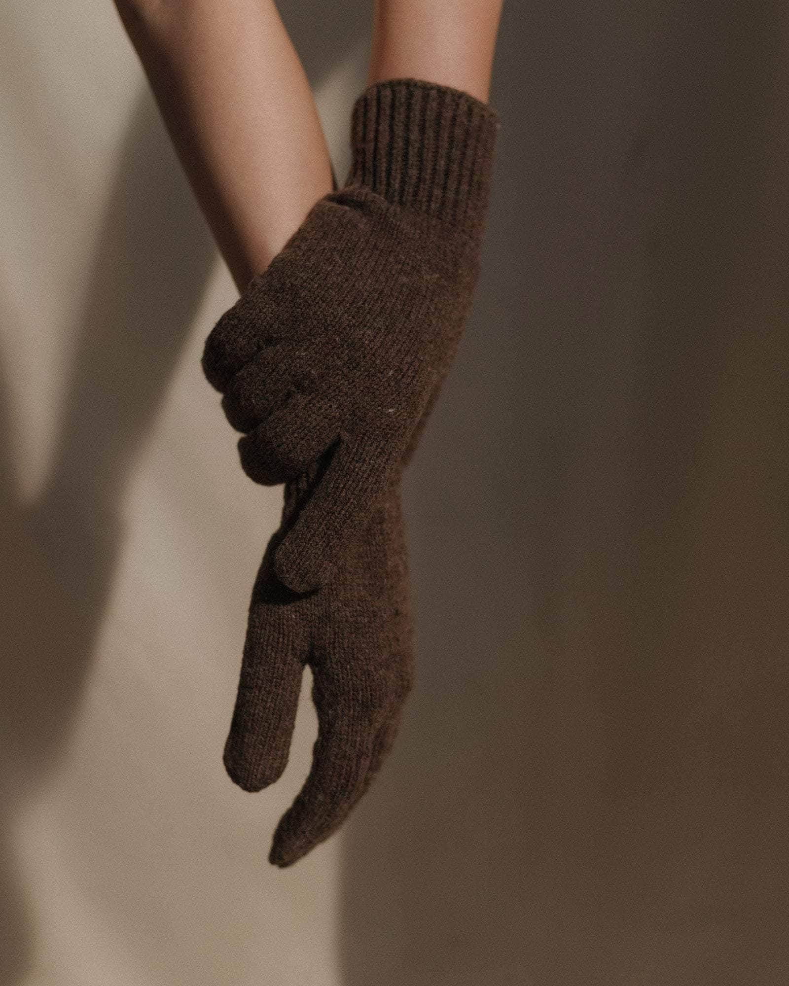BASERANGE KNITTED BUREL BROWN / ONE SIZE MEA BEANIE & RIBBED GLOVES