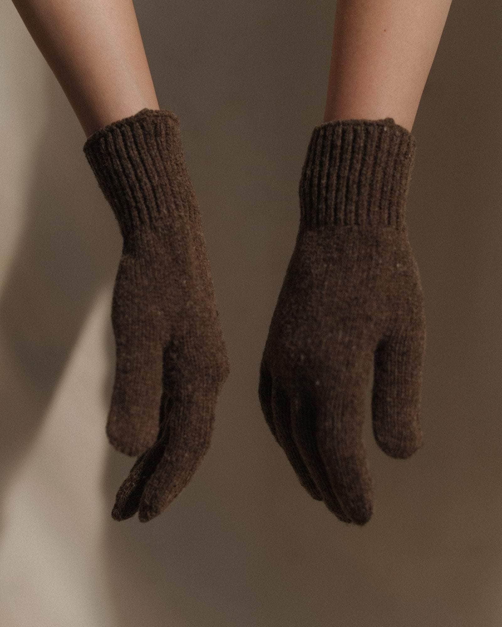 BASERANGE KNITTED BUREL BROWN / ONE SIZE MEA BEANIE & RIBBED GLOVES