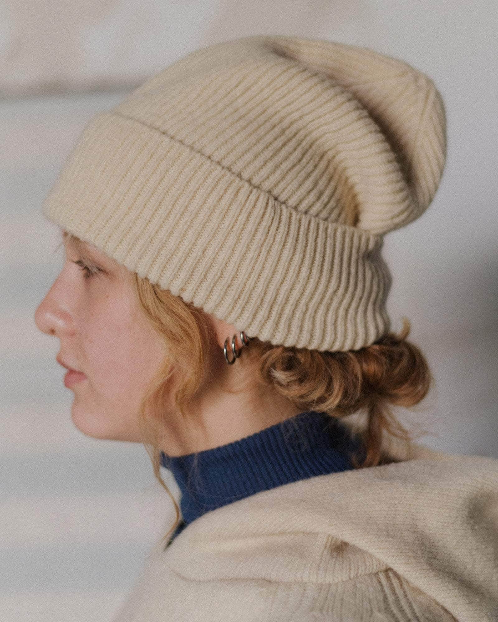 BASERANGE KNITTED CHAUME SAND / ONE SIZE MEA BEANIE & RIBBED GLOVES