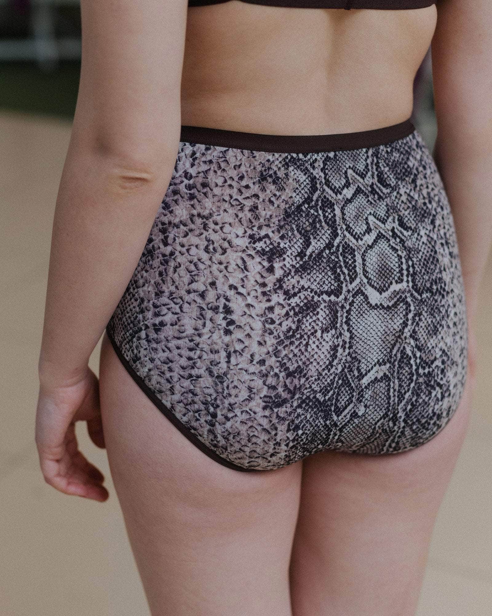 BASERANGE KNITTED HIGHWAIST BELL PANTS