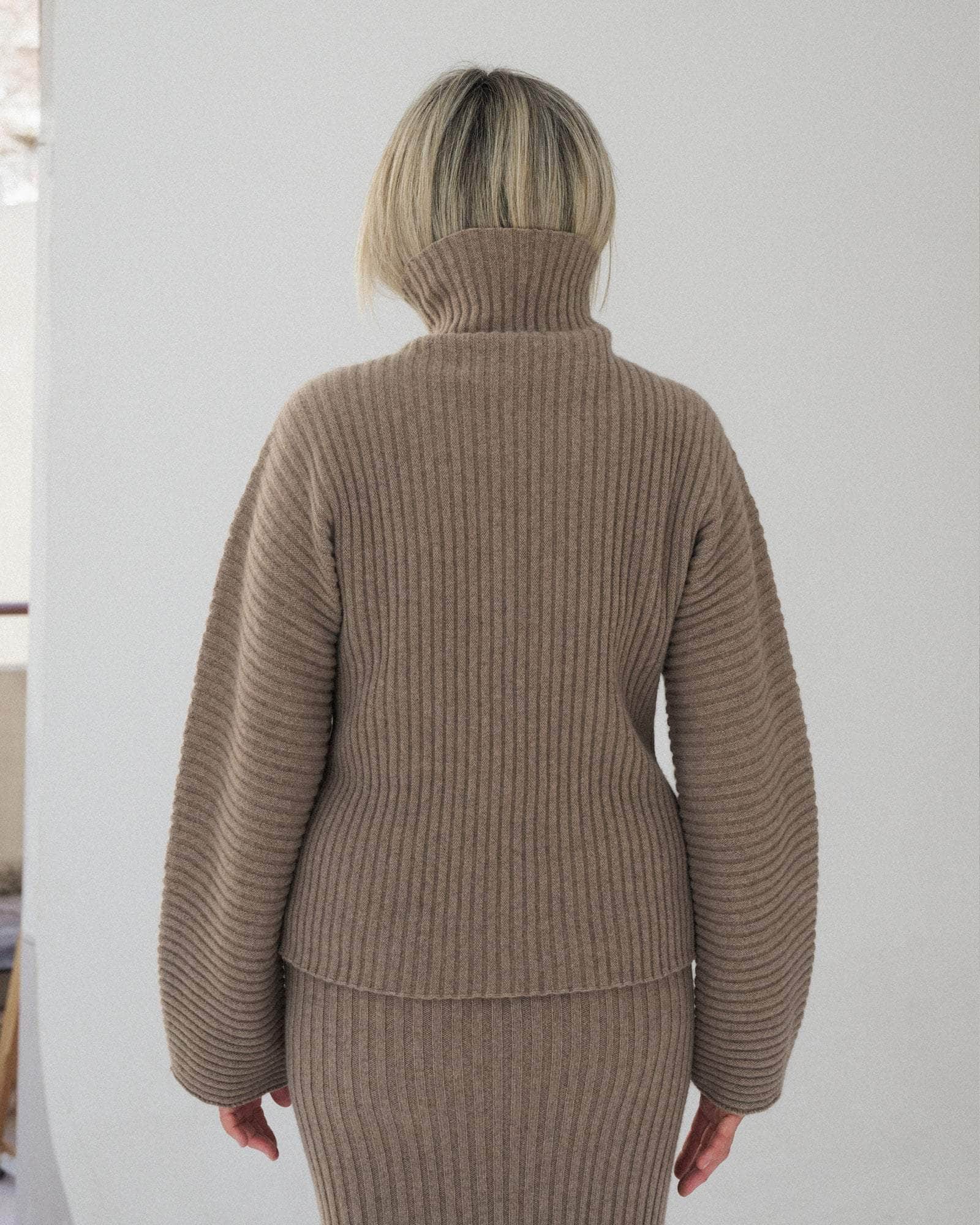 BASERANGE KNITTED KAI TURTLENECK
