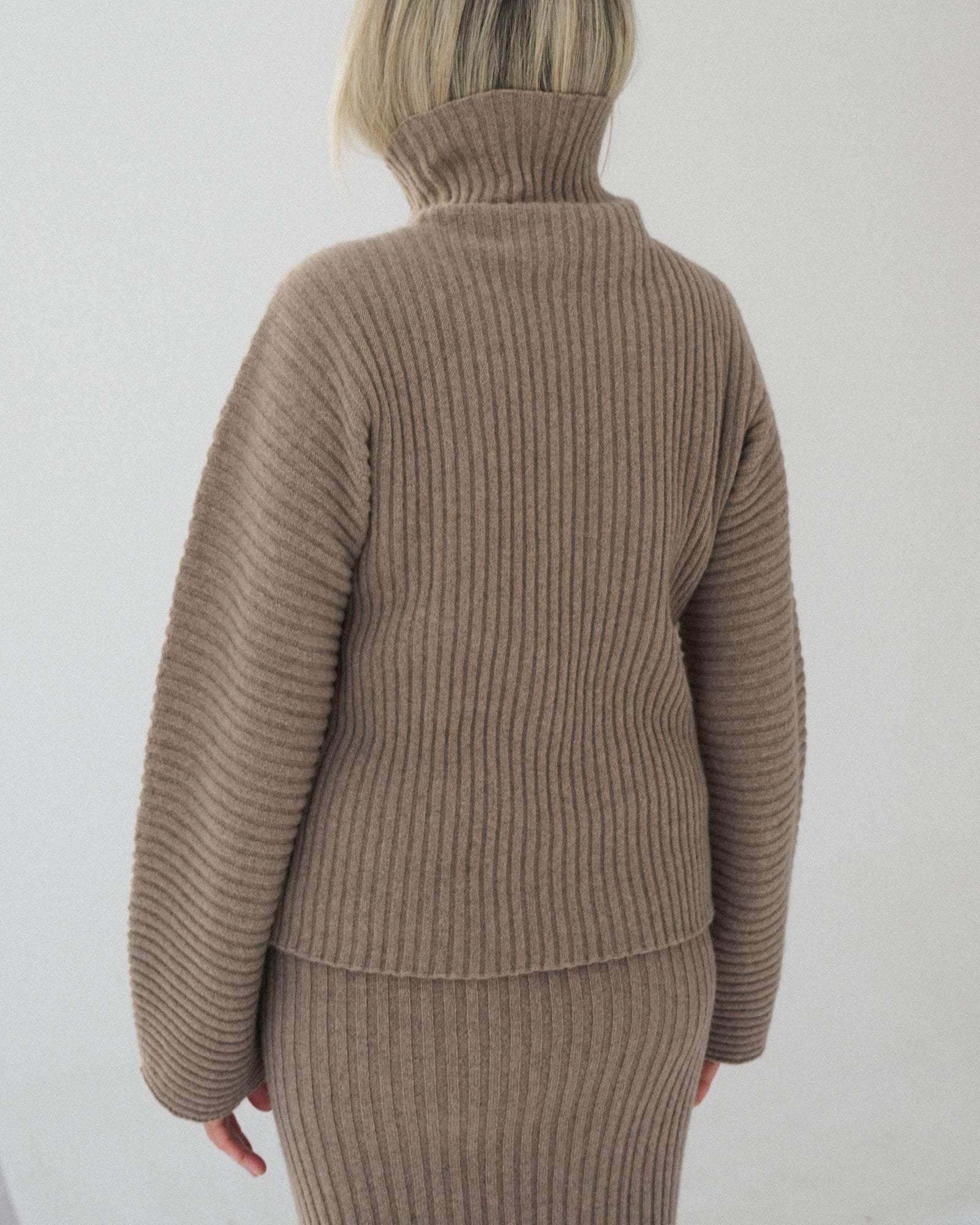 BASERANGE KNITTED KAI TURTLENECK