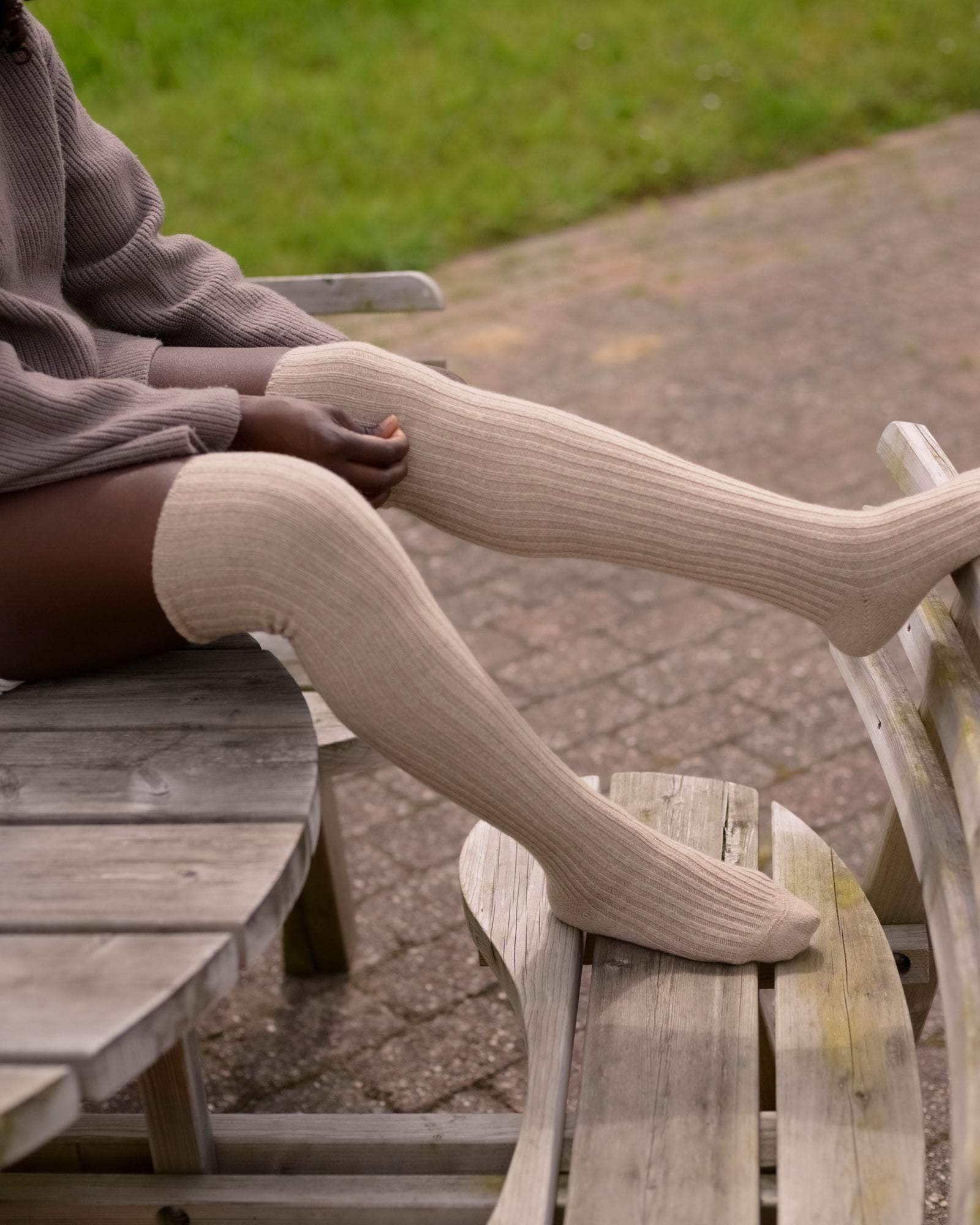 BASERANGE KNITTED OMI SAND / ONE SIZE OVERKNEE SOCKS
