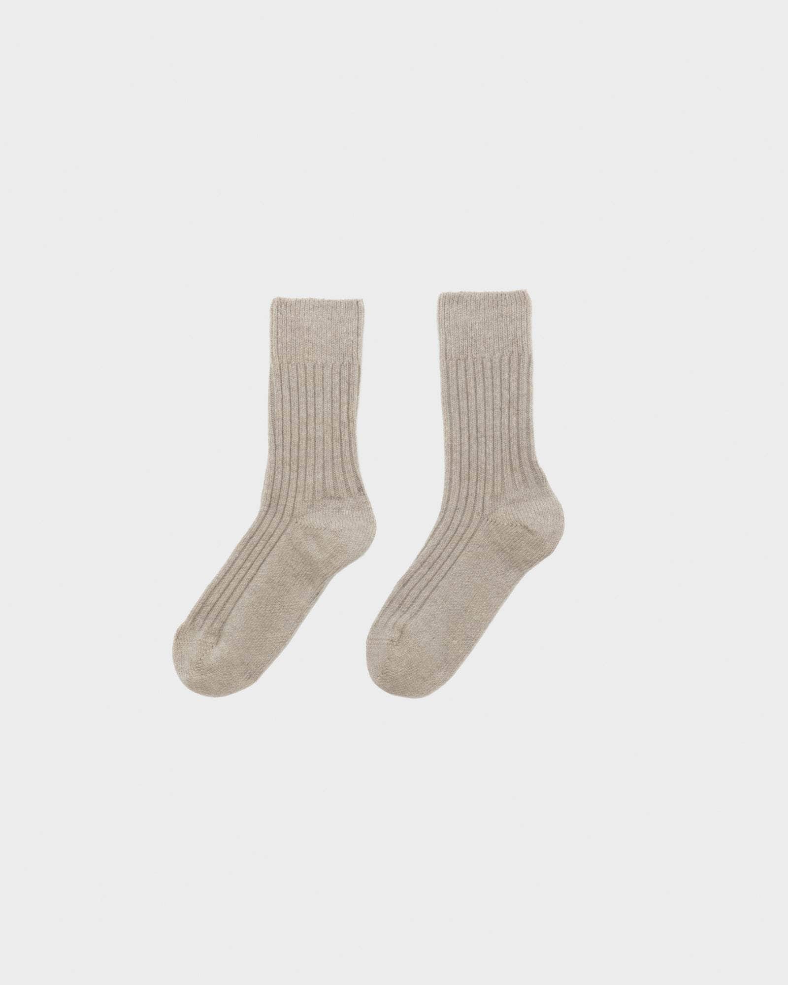 BASERANGE KNITTED OMI SAND / ONE SIZE RIB OVERANKLE SOCKS