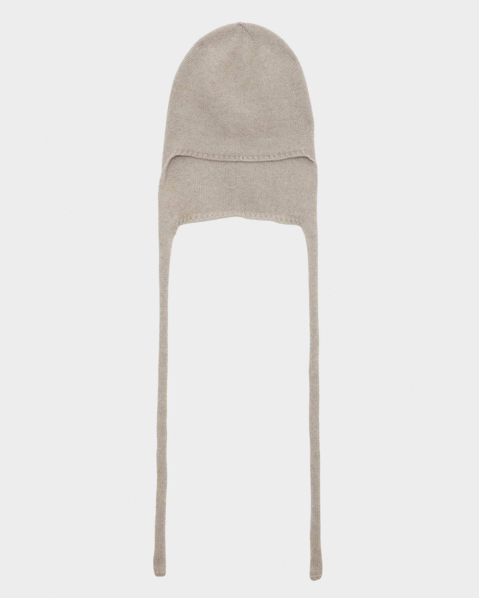 BASERANGE KNITTED OMI SAND / ONE SIZE TIER HOOD