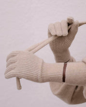 BASERANGE KNITTED OMI SAND / ONE SIZE TIER HOOD