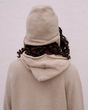 BASERANGE KNITTED OMI SAND / ONE SIZE TIER HOOD