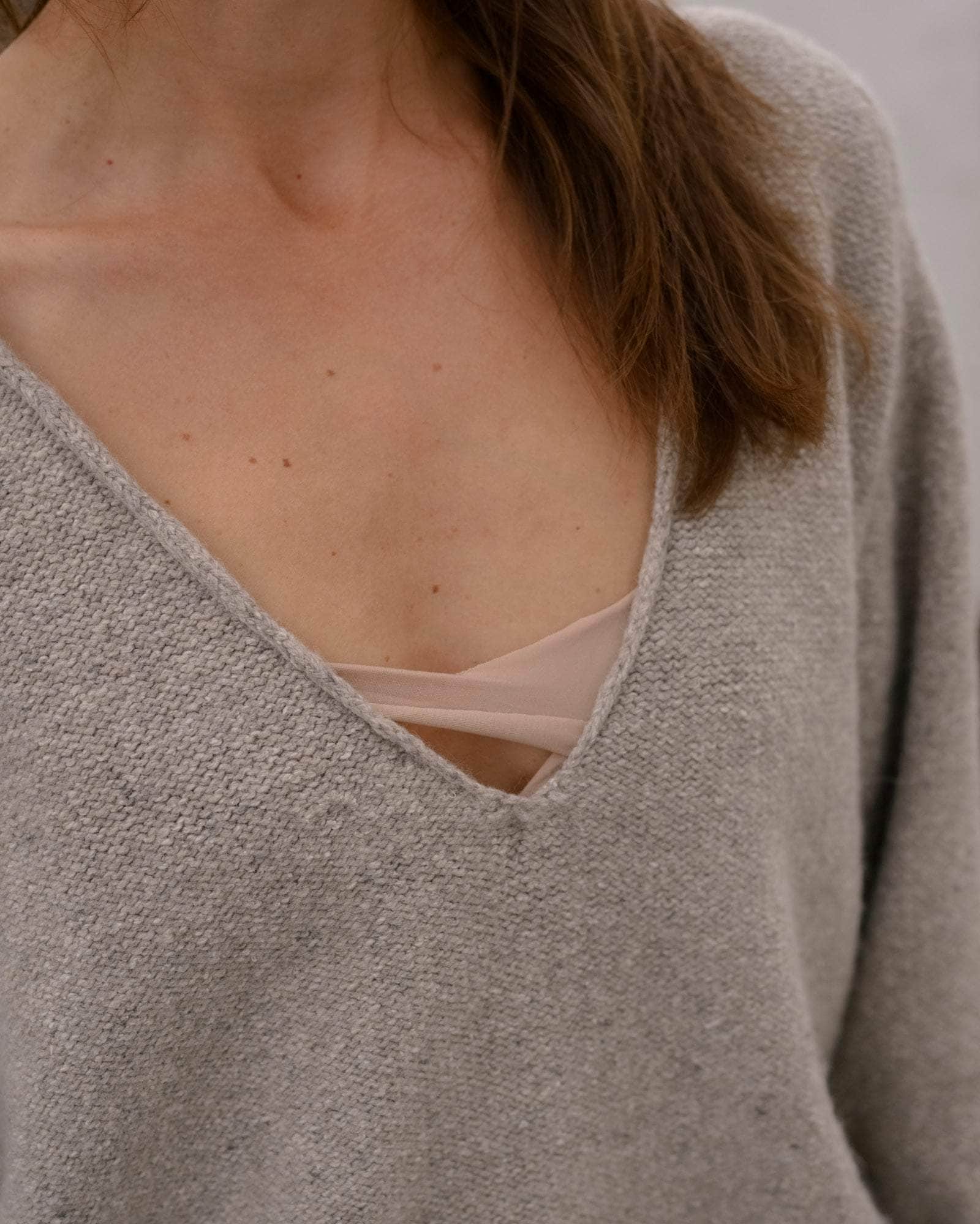 BASERANGE KNITTED SOAR V NECK