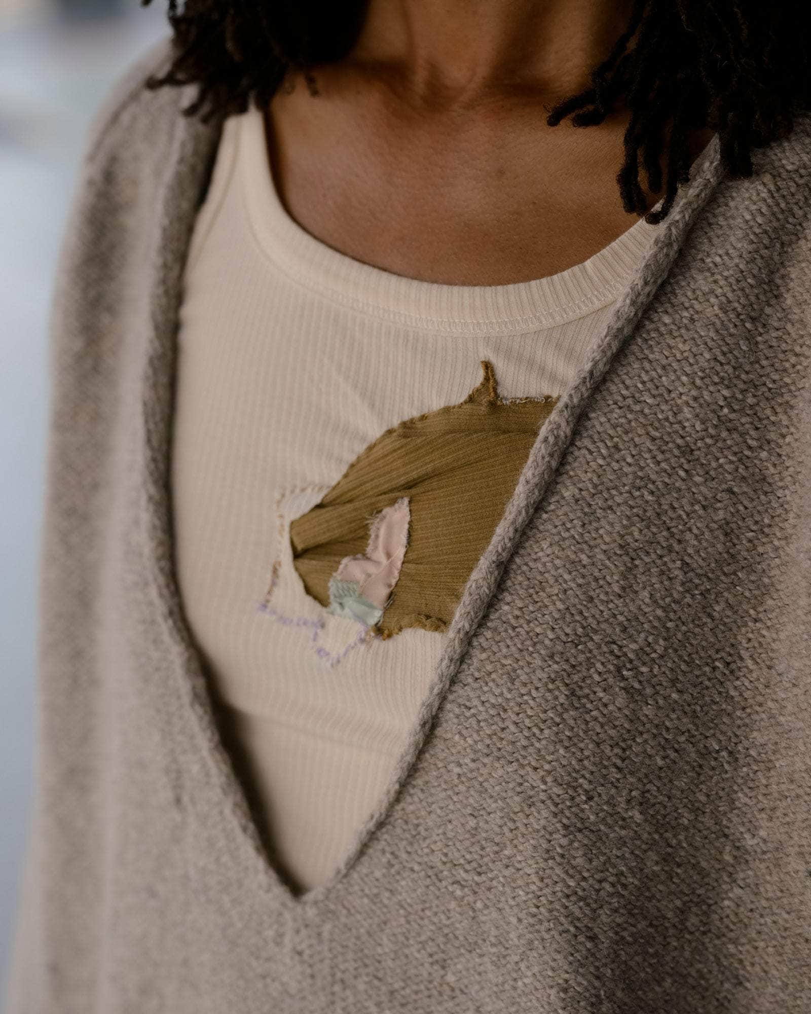 BASERANGE KNITTED SOAR V NECK