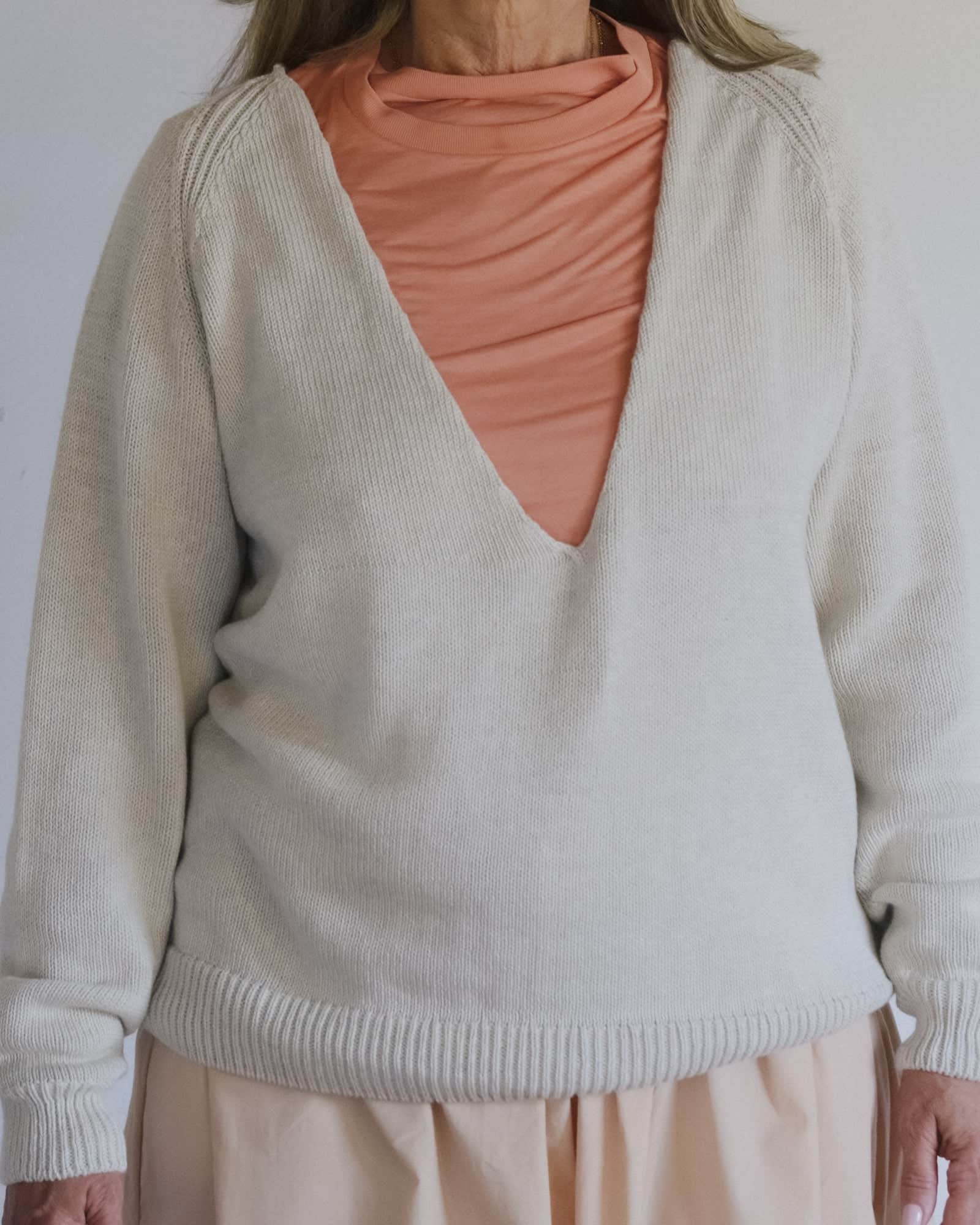 BASERANGE KNITTED SOAR V NECK