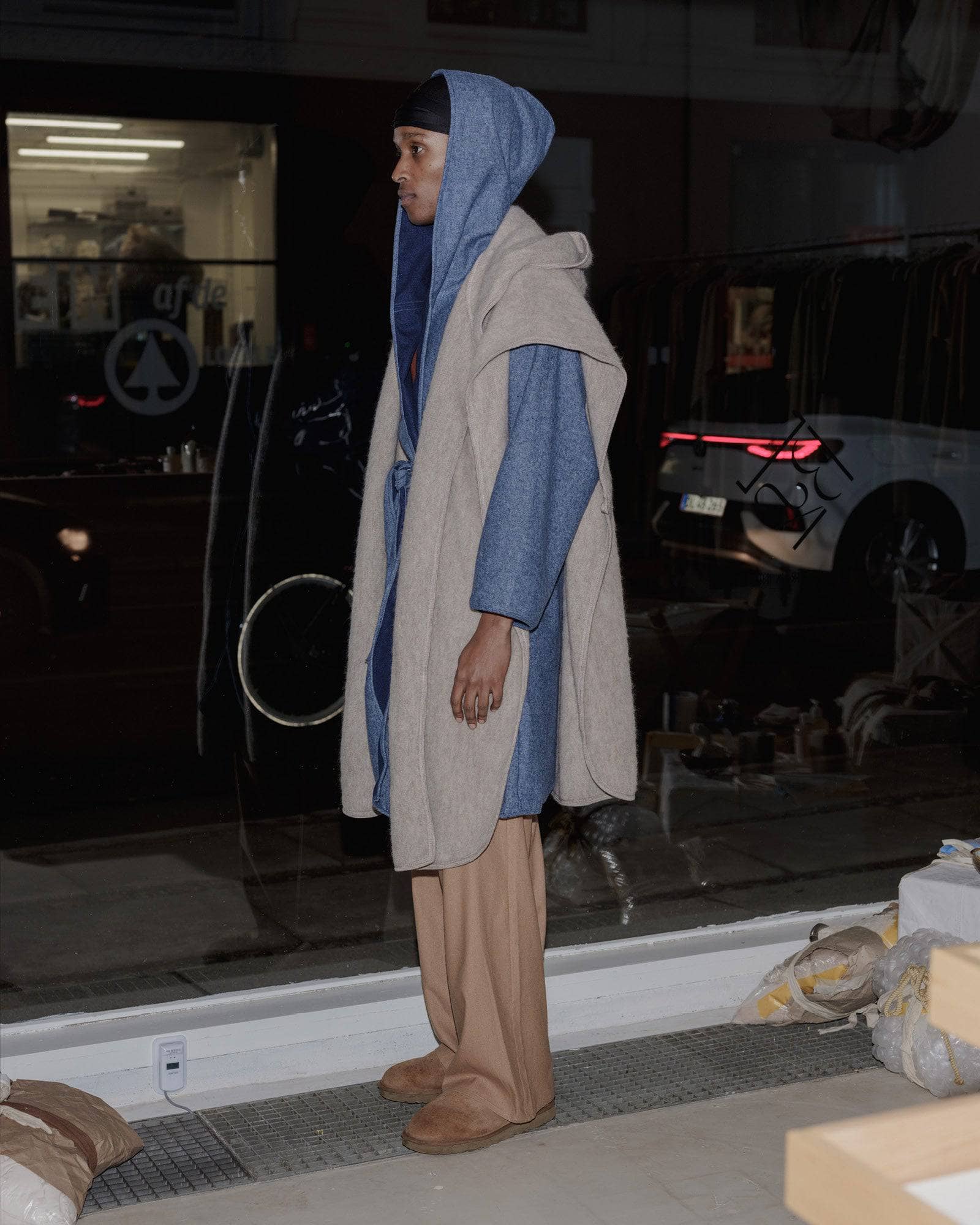 BASERANGE KNITTED TAJO PYRENEES CAPE