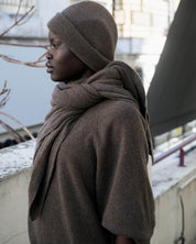 BASERANGE KNITTED TEAK BROWN / ONE SIZE WHIT SCARF