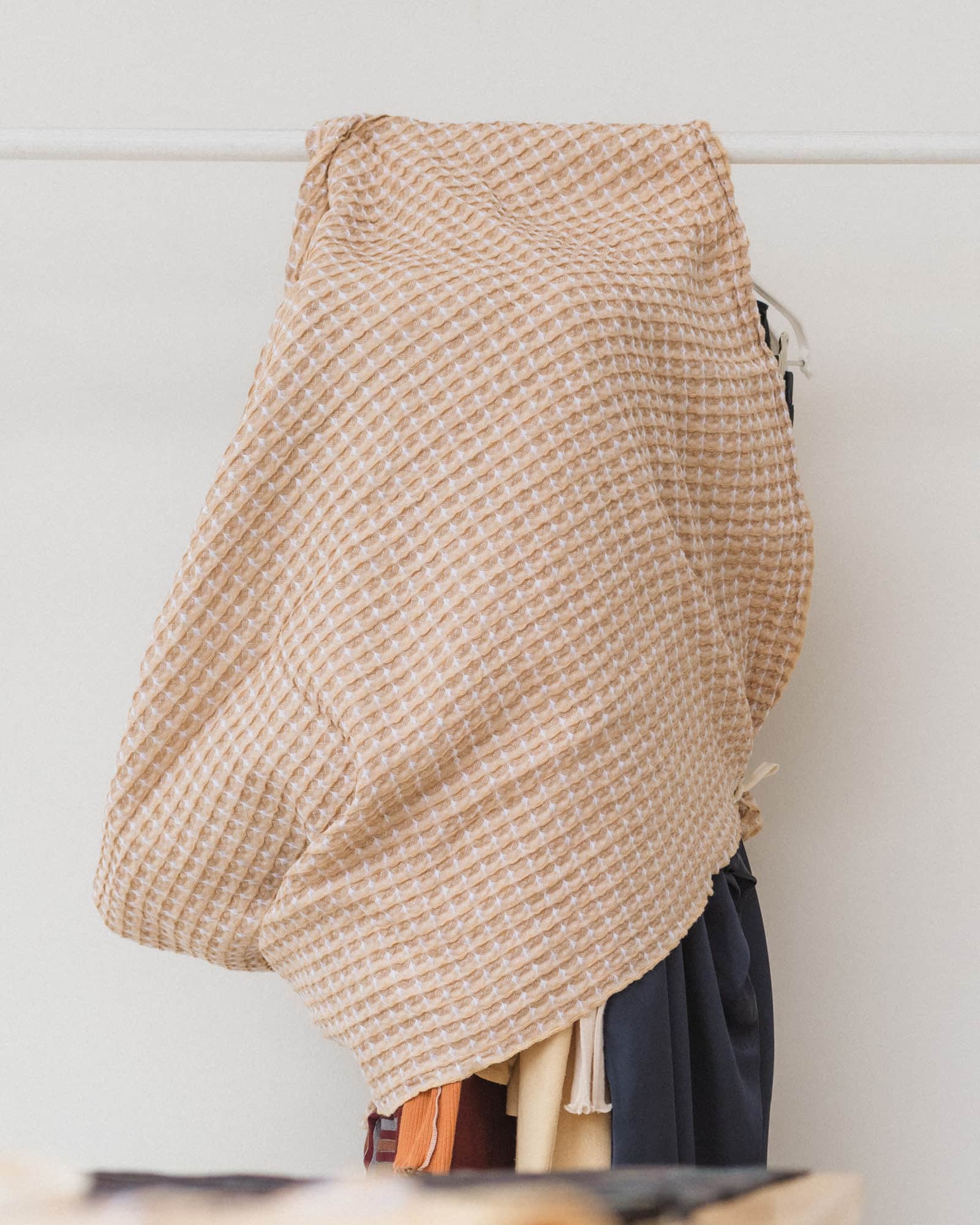 BASERANGE Living BROOM BROWN / 90x140cm Waffle Beach Towel