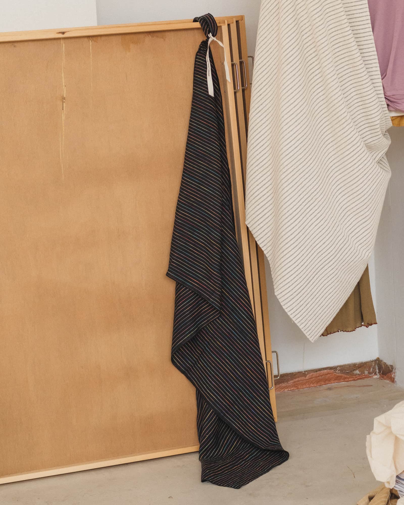 BASERANGE Living MANY COLOR BLACK / 90x140cm Linen Beach Towel