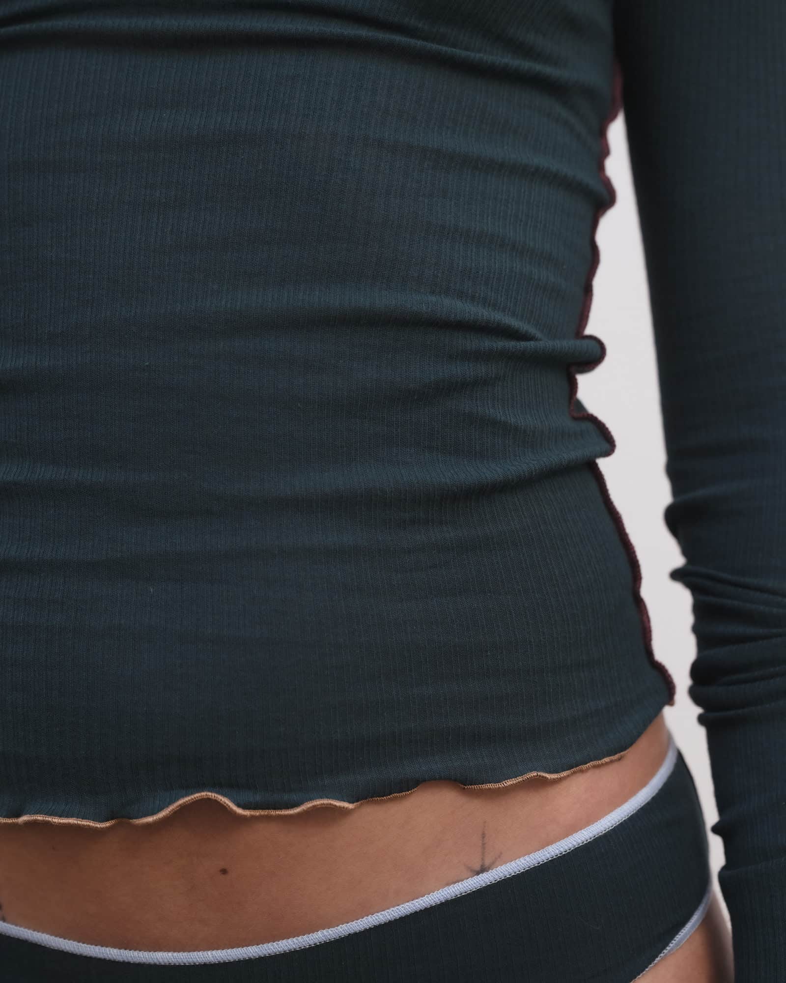 Vein Long Sleeve Tee in Hirsu green | Organic cotton rib | Baserange