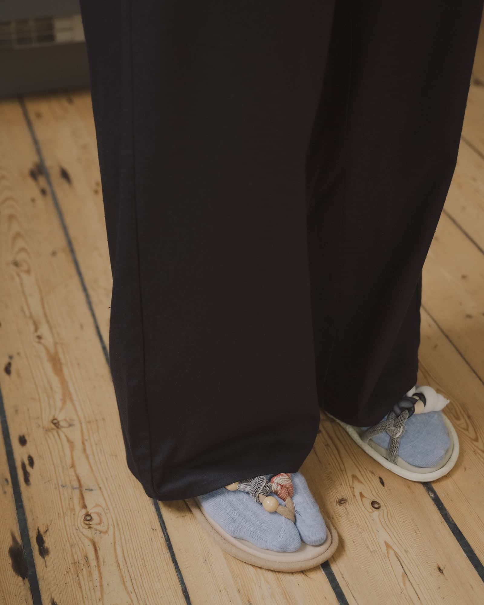 Stoa パンツ in Black | ワイルドシルク | Baserange