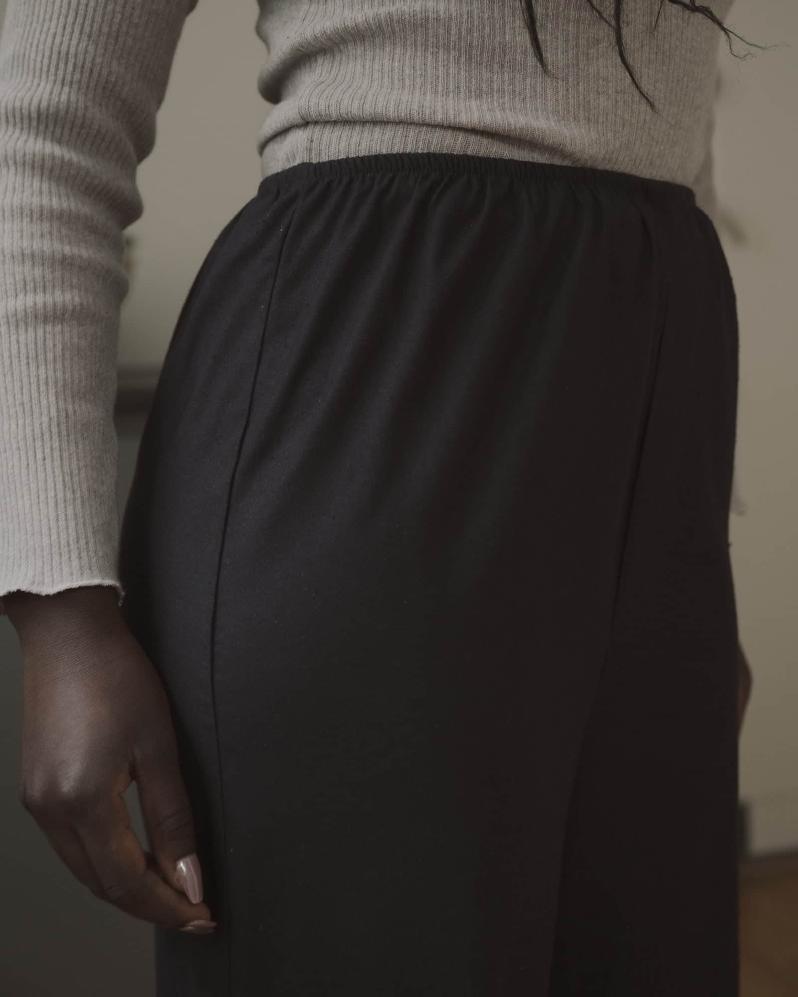 Stoa パンツ in Black | ワイルドシルク | Baserange