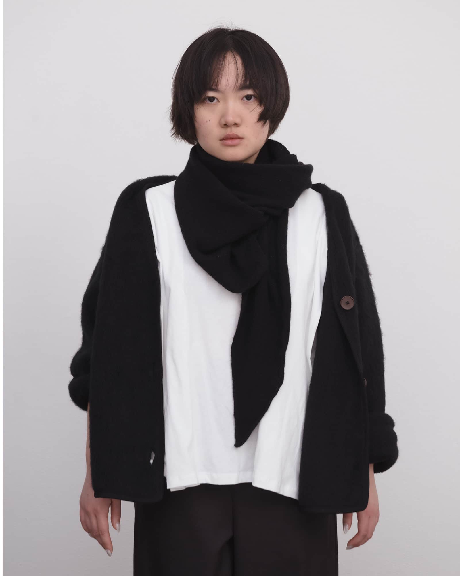 BASERANGE Scarfs BLACK / ONE SIZE Trin Scarf