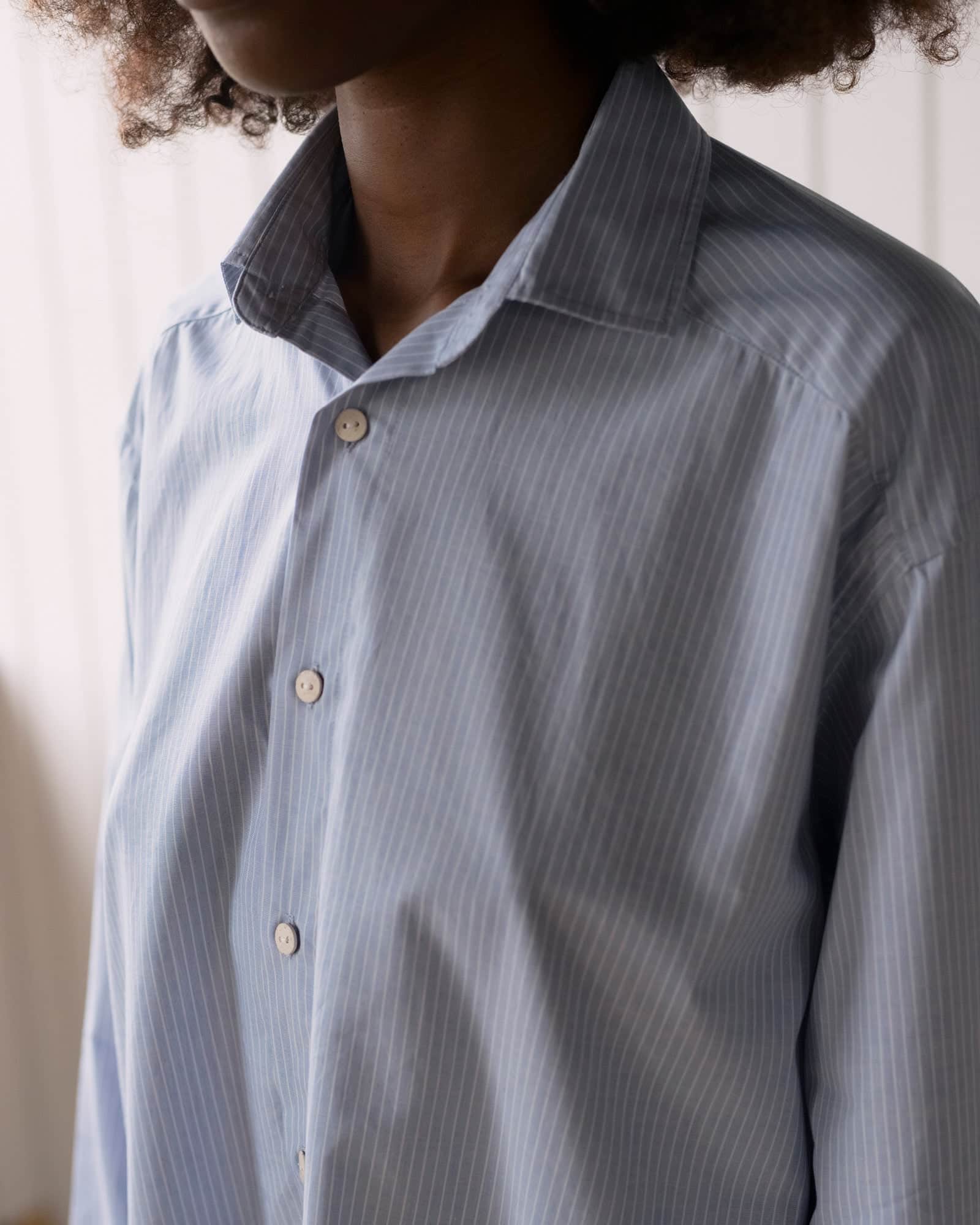 Claude Shirt in Blue stripe | Organic cotton poplin | Baserange