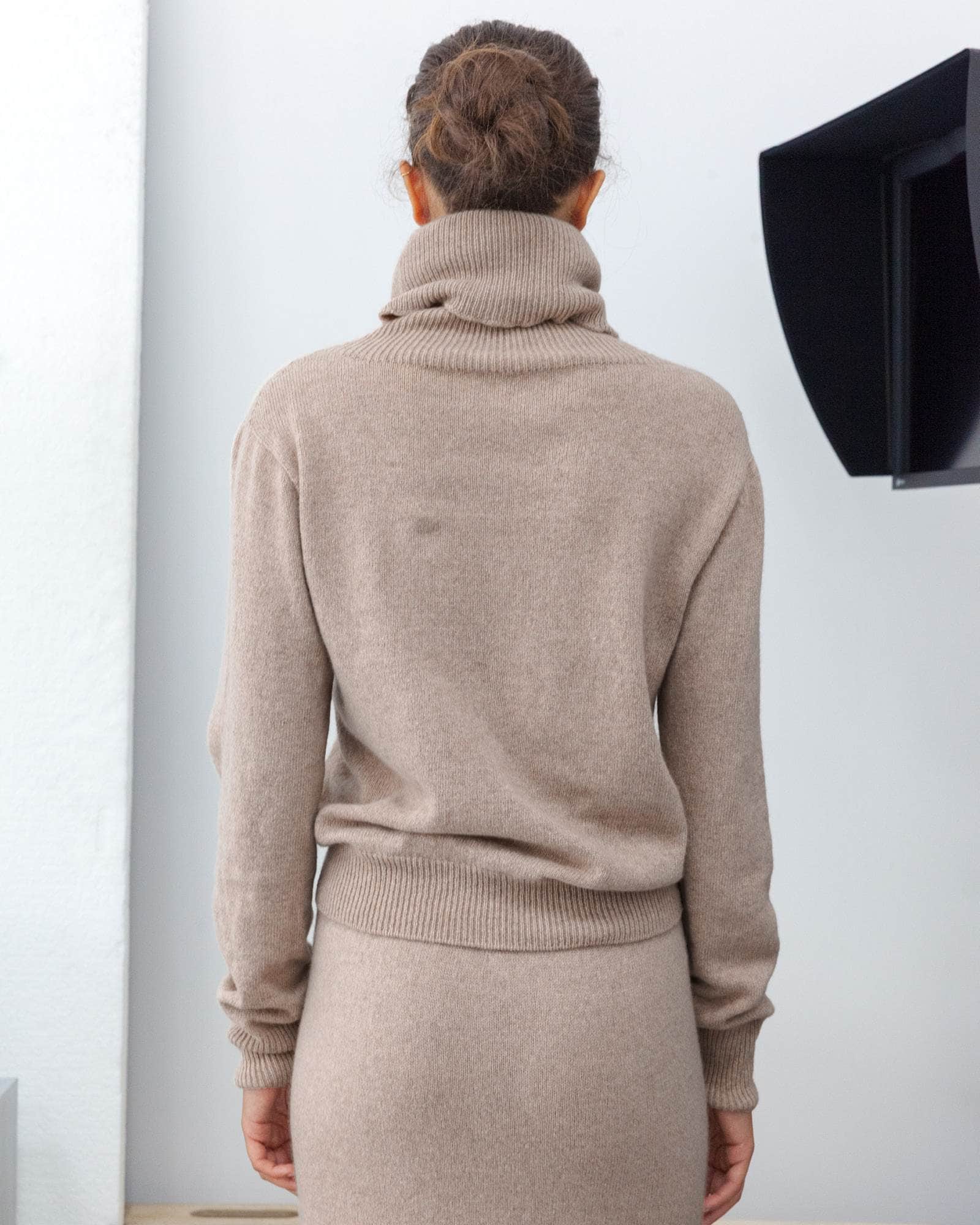 BASERANGE Sweaters Tier Turtleneck