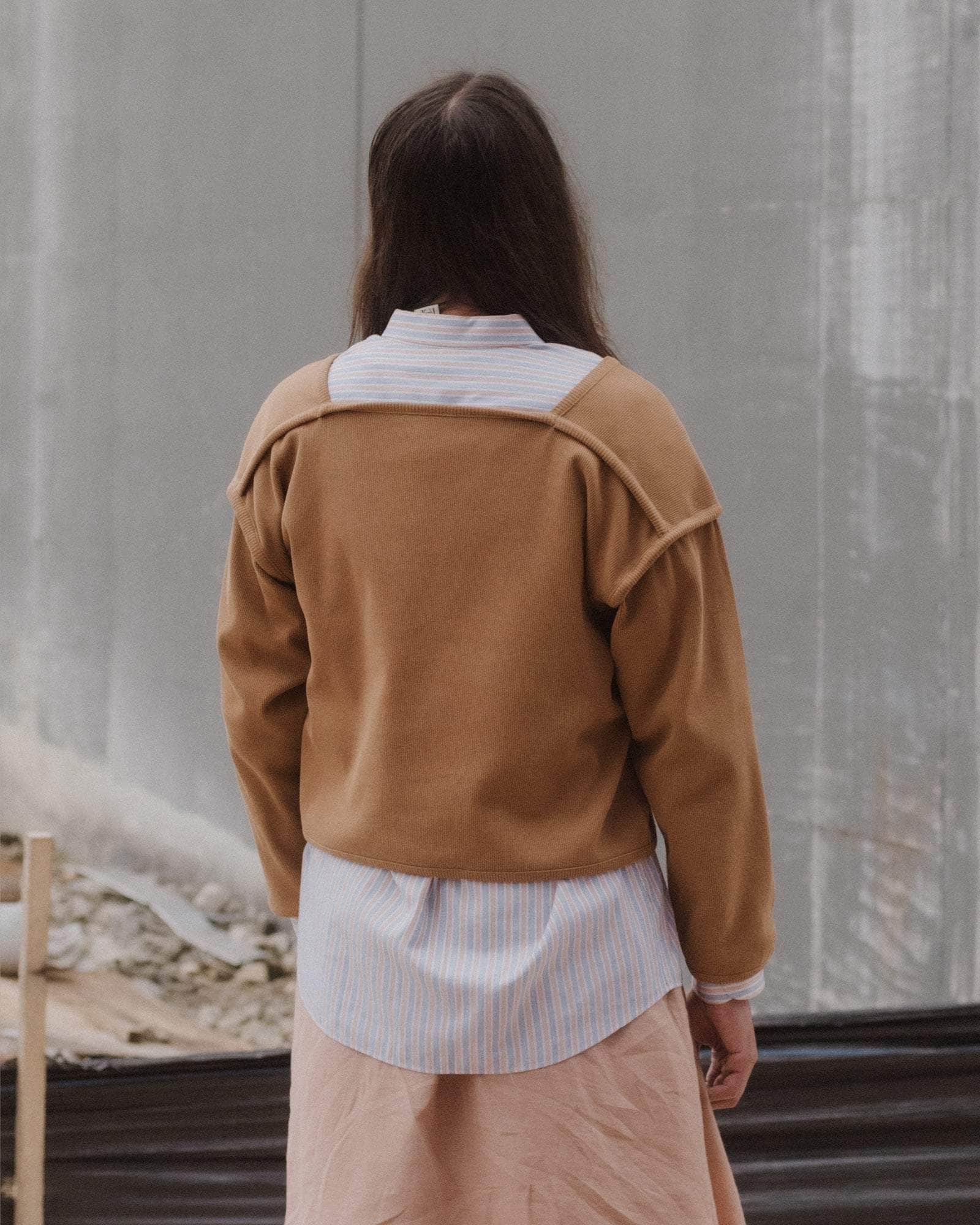 【美品】BASErange LIGHT RELIEF SWEATSHIRT Light Relief Sweatshirt in Sully brown | Organic cotton rib