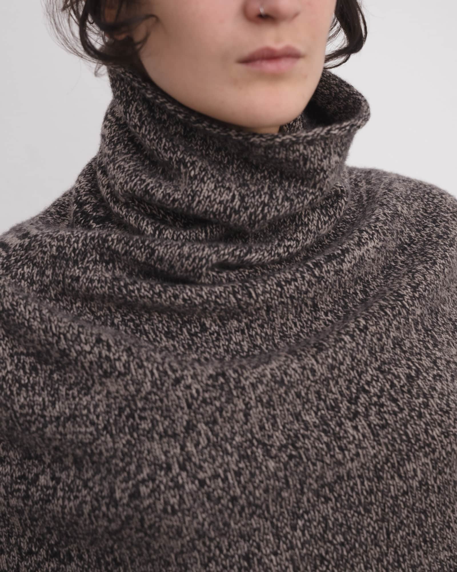 BASERANGE Top Shrug BLACK/CAMEL MELANGE / ONE SIZE Tope Shrug Small