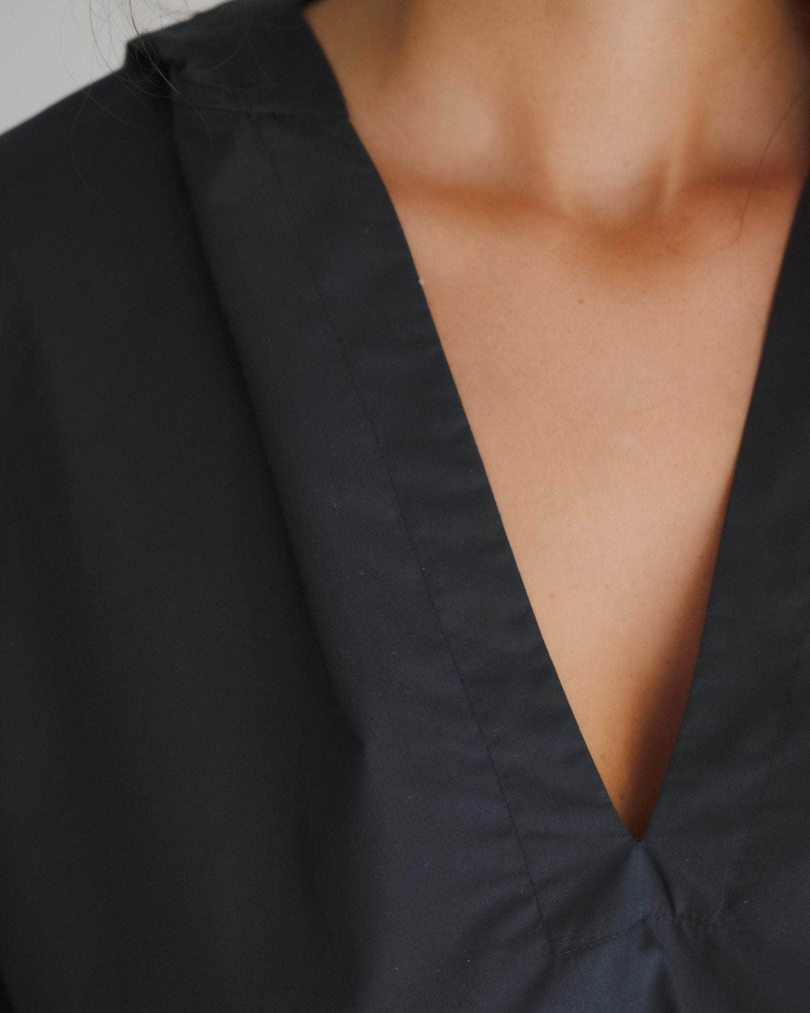 Hujui Top in Black | Organic cotton poplin | Baserange