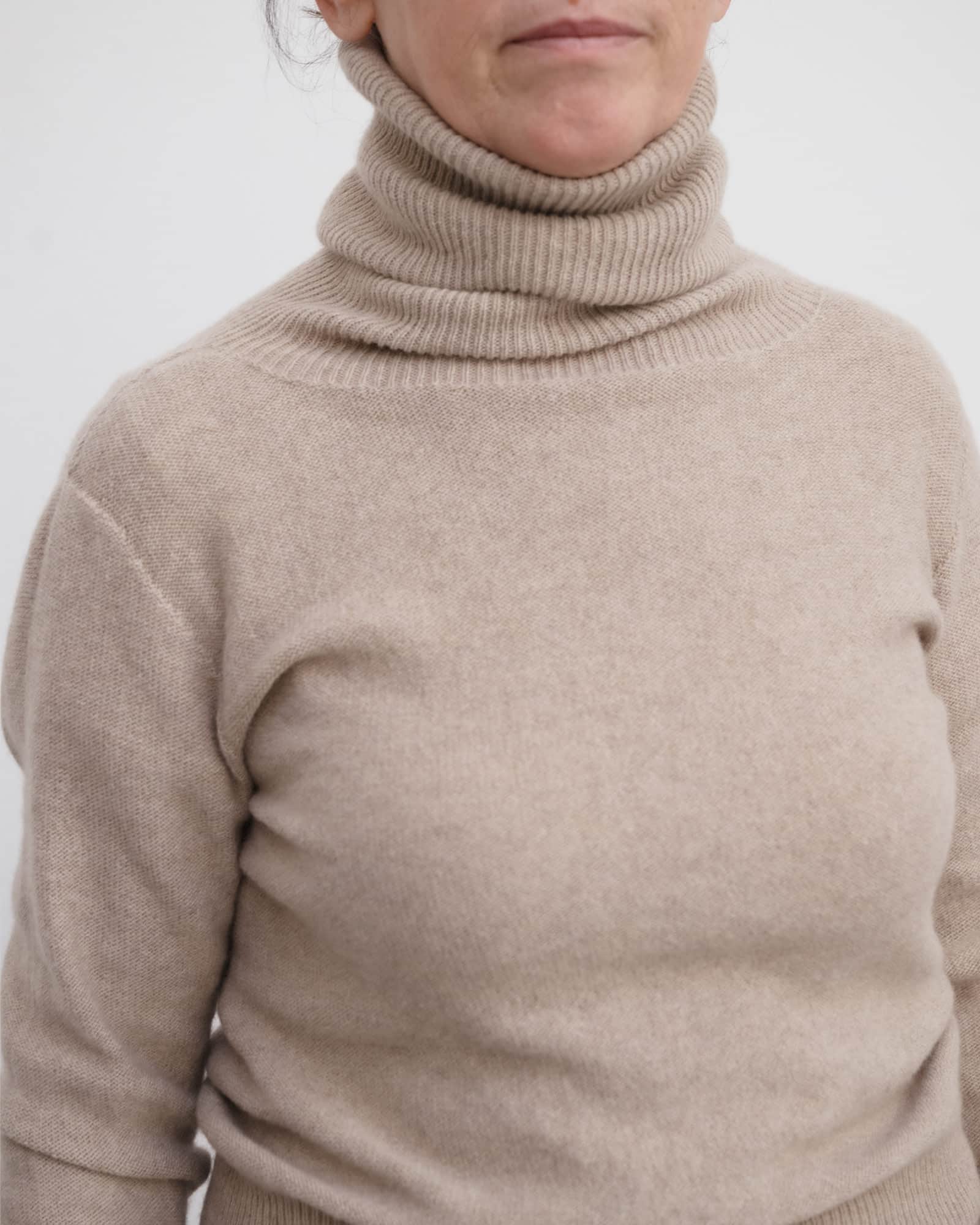 BASERANGE Turtlenecks Tier Turtleneck