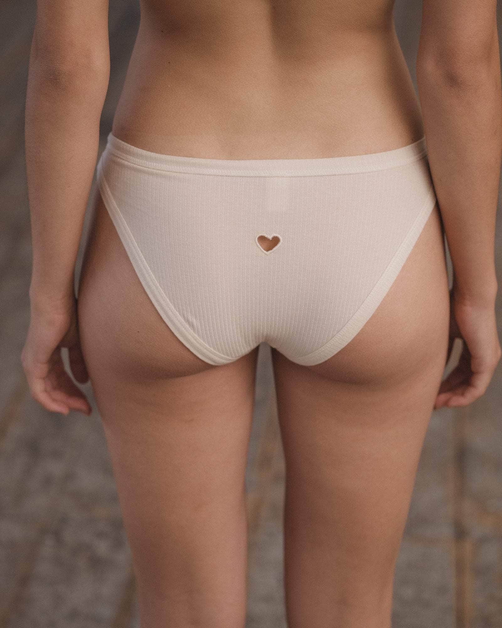 Heart Bellショーツ in Undyed | オーガニックコットンリブ | Baserange