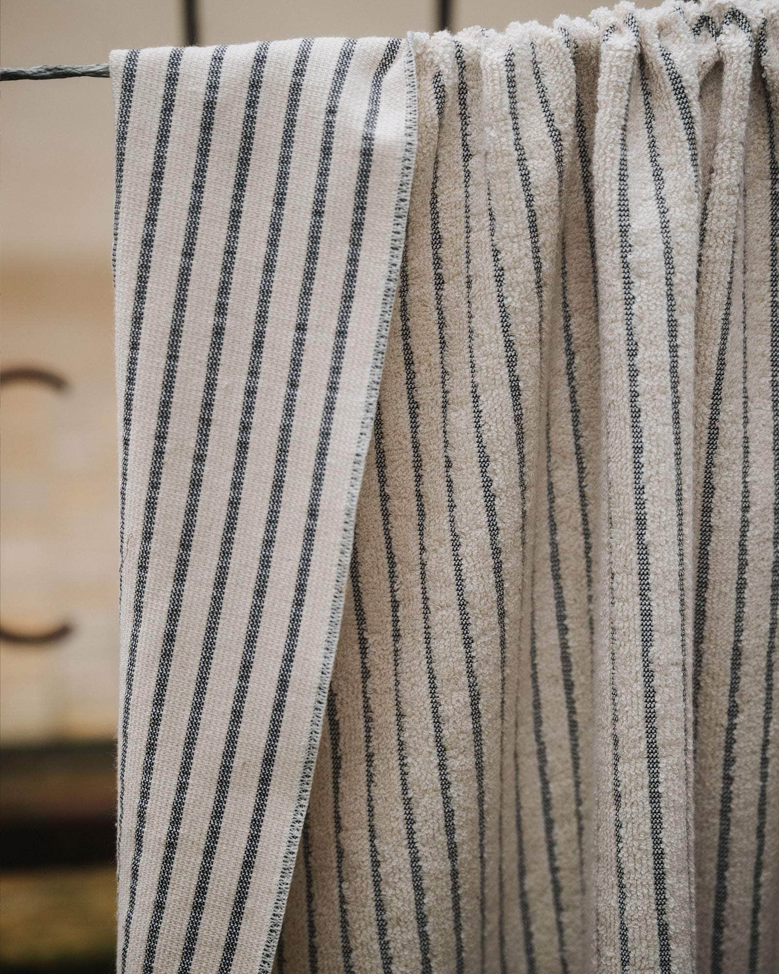 BASERANGE WOVEN BLACK STRIPE / ONE SIZE Storm Towel