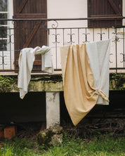 BASERANGE WOVEN BLACK STRIPE / ONE SIZE Yoga Mat Towel