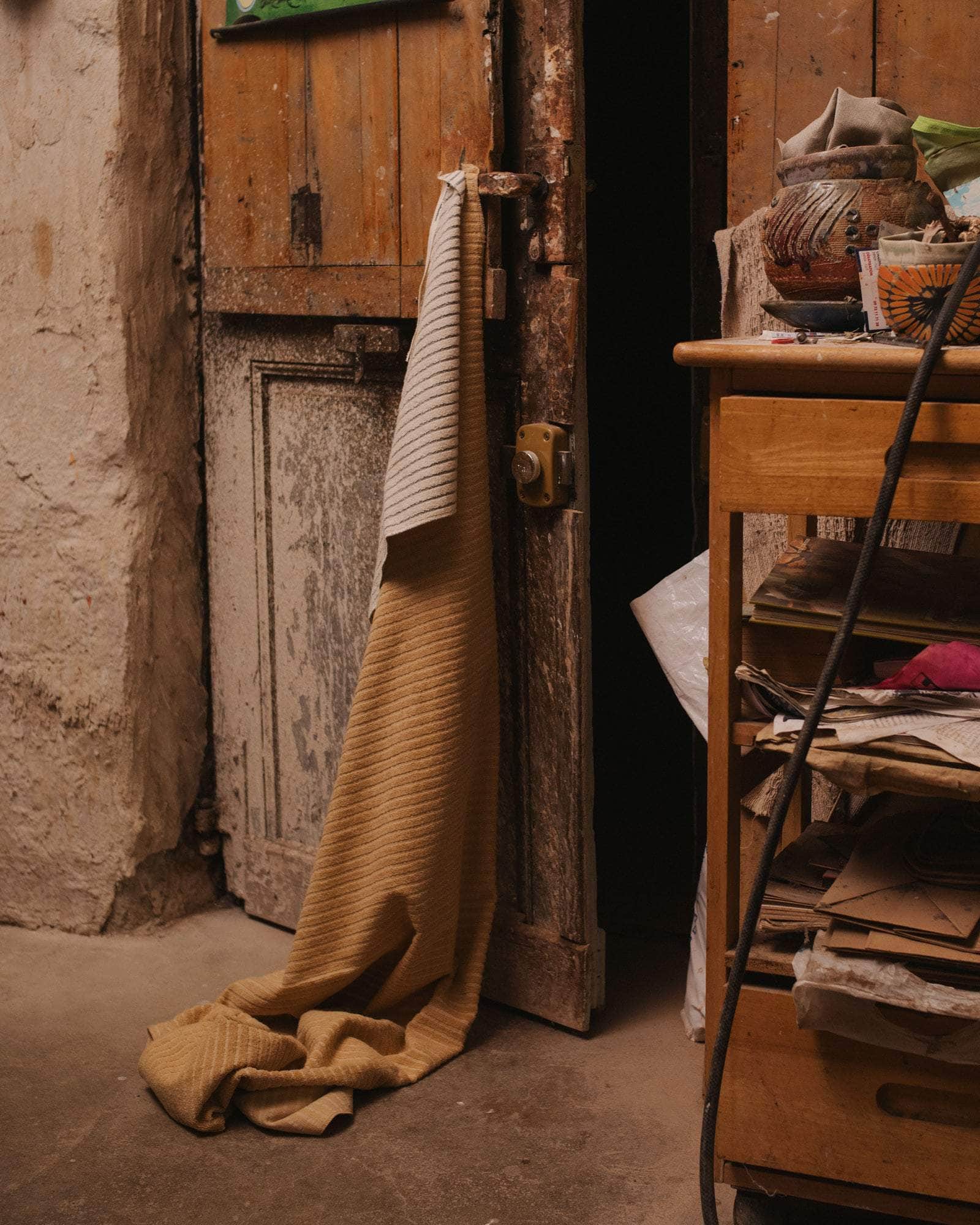 BASERANGE WOVEN BROWN STRIPE / ONE SIZE Yoga Mat Towel