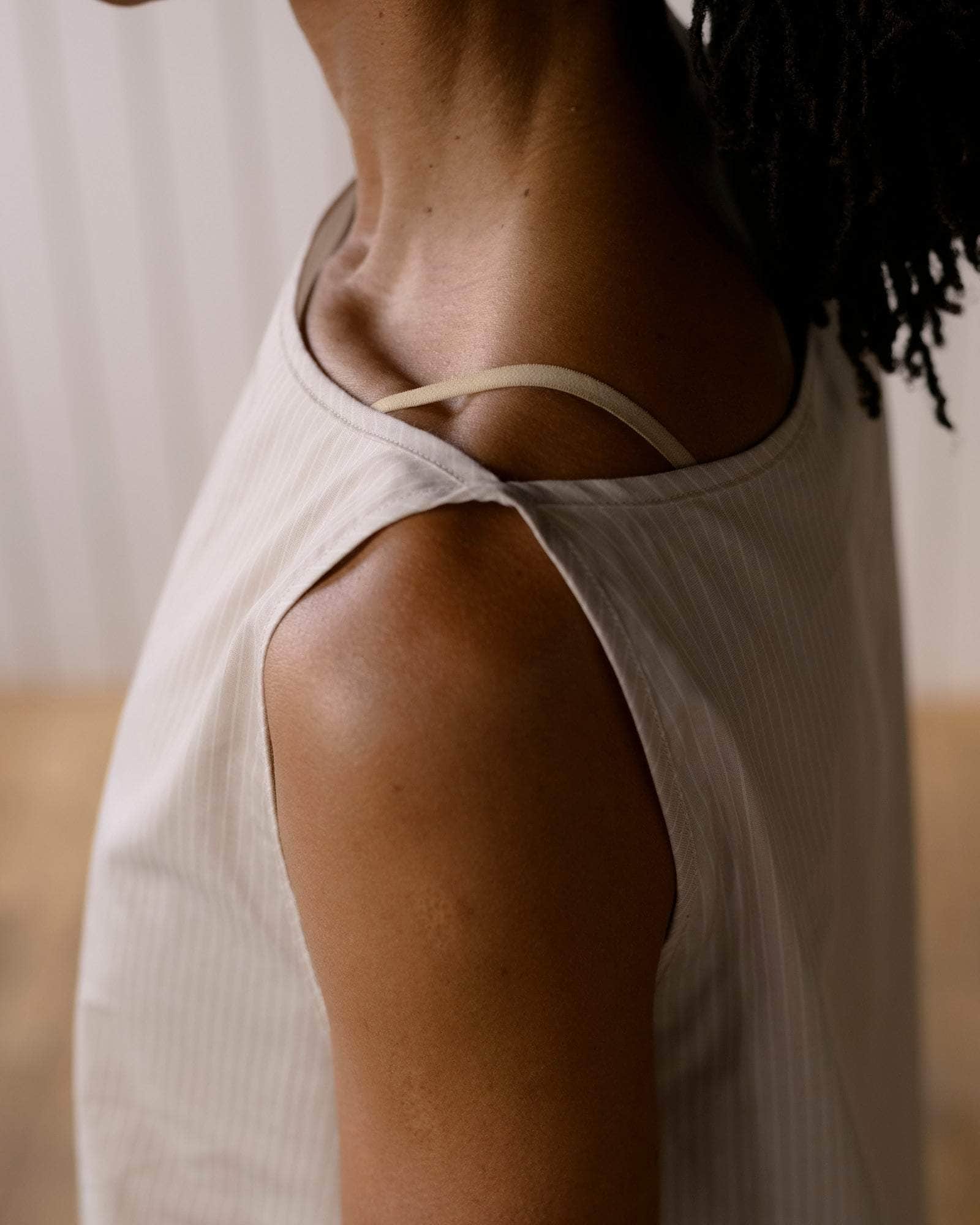 BASERANGE WOVEN DECTI TOP