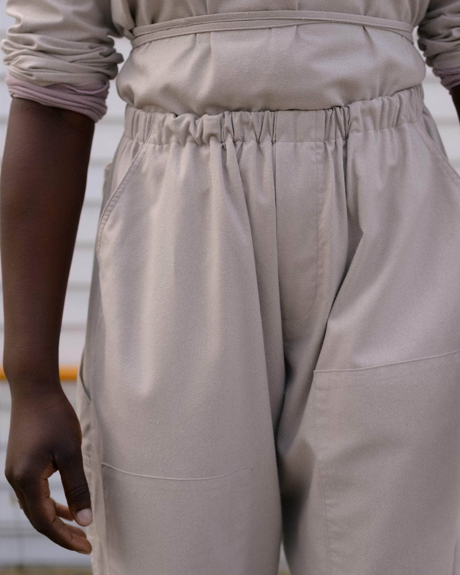 BASERANGE WOVEN GREN PANTS