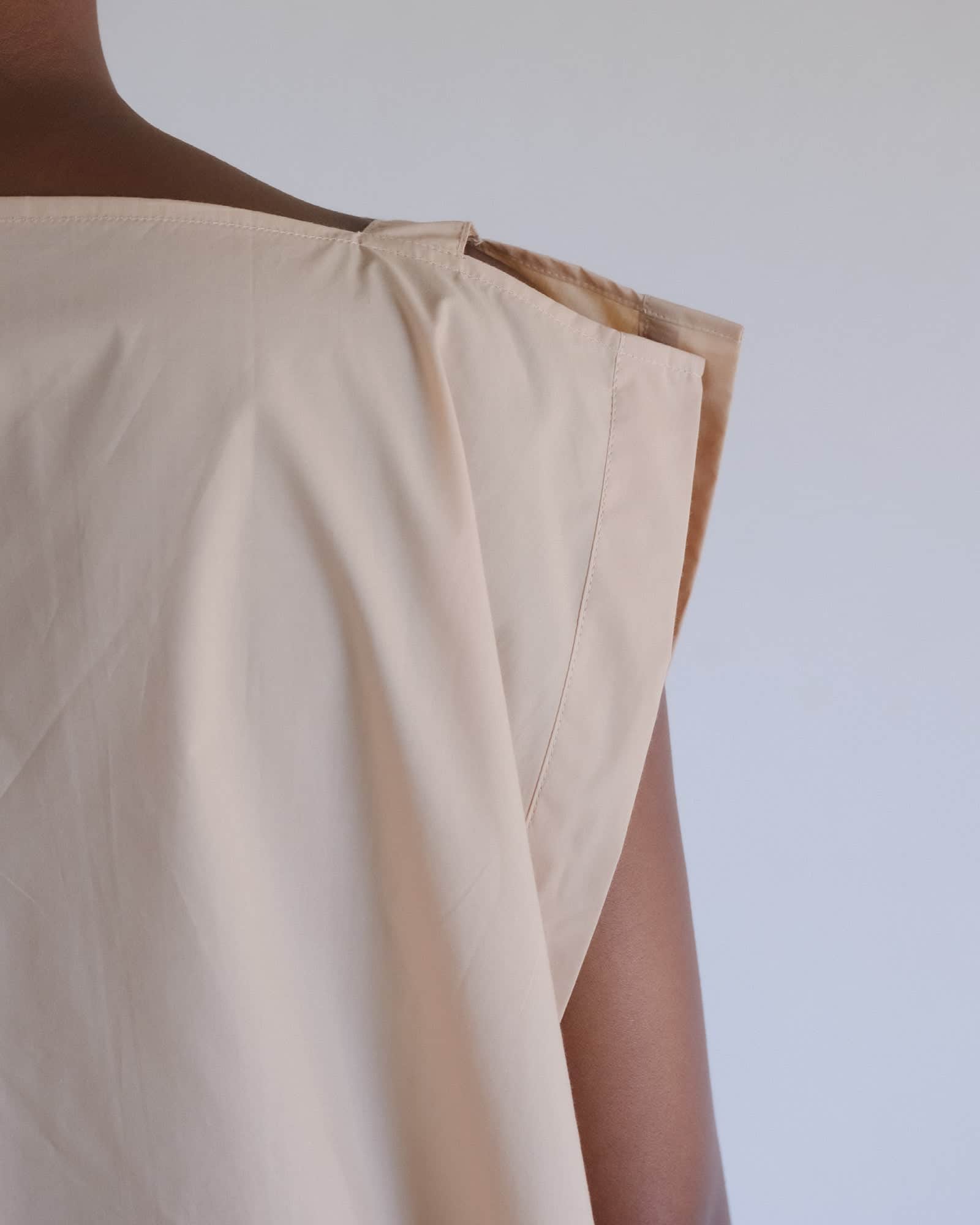 BASERANGE WOVEN PART TOP