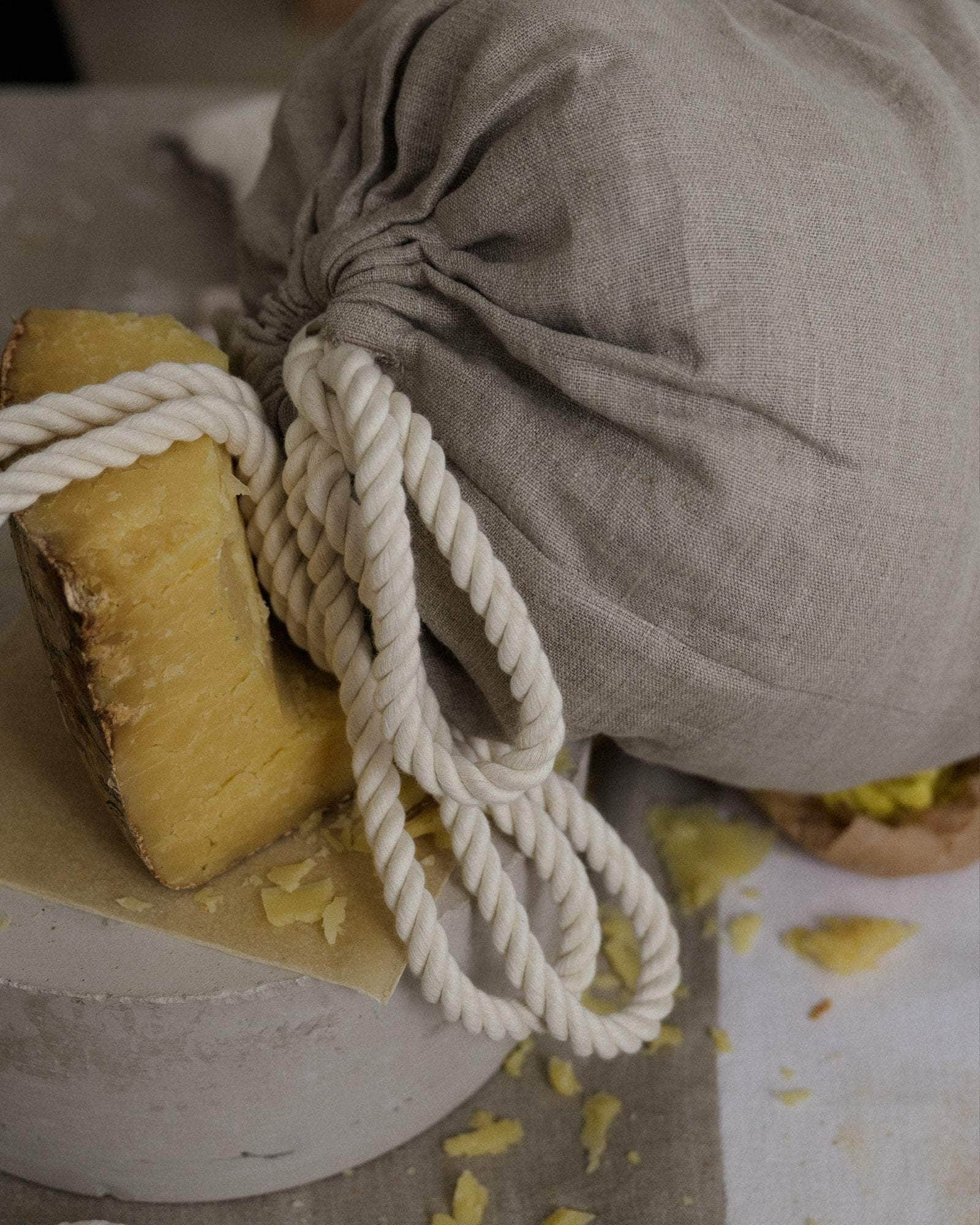 BASERANGE WOVEN UNDYED / ONE SIZE Shell Roll Pillow