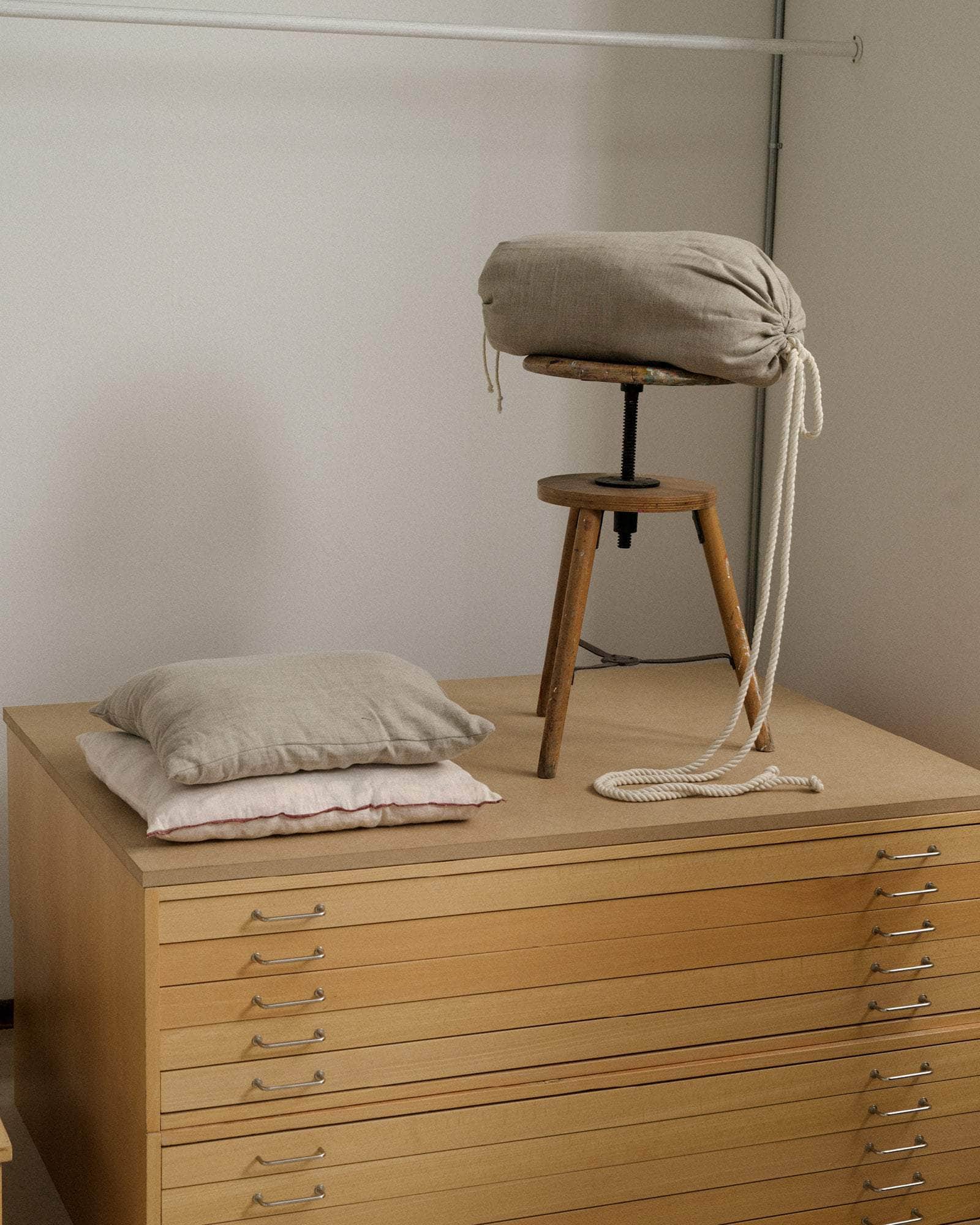 BASERANGE WOVEN UNDYED / ONE SIZE Shell Roll Pillow